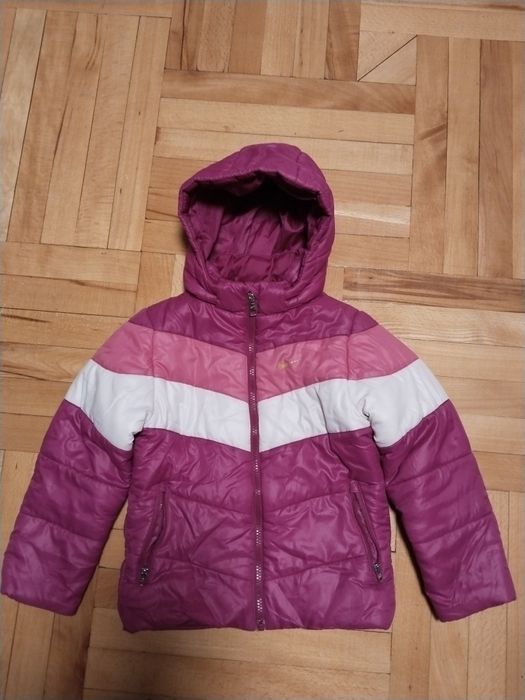 Спортивная курточка на девочку.
