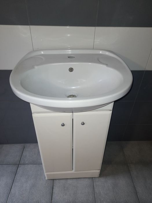 Umywalka z szafką łazienkowa