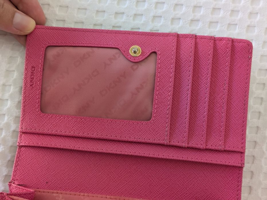 Carteira DKNY rosa e bege