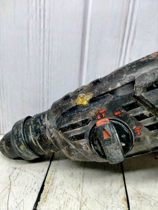 Перфоратор Dnipro M rh100q