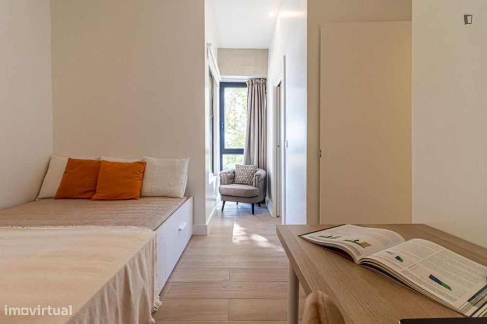 Quarto - localizado em Chelas Lisbon