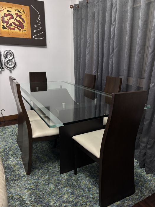 Mesa de Jantar de Vidro com Cadeiras