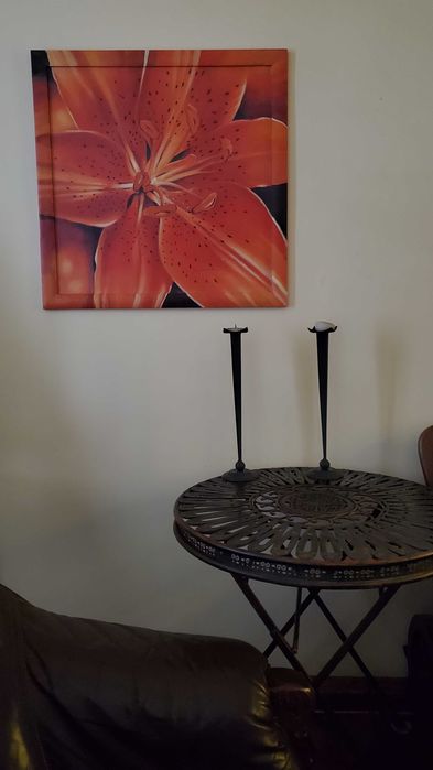 Две вазы подсвечники картина. Композиция.