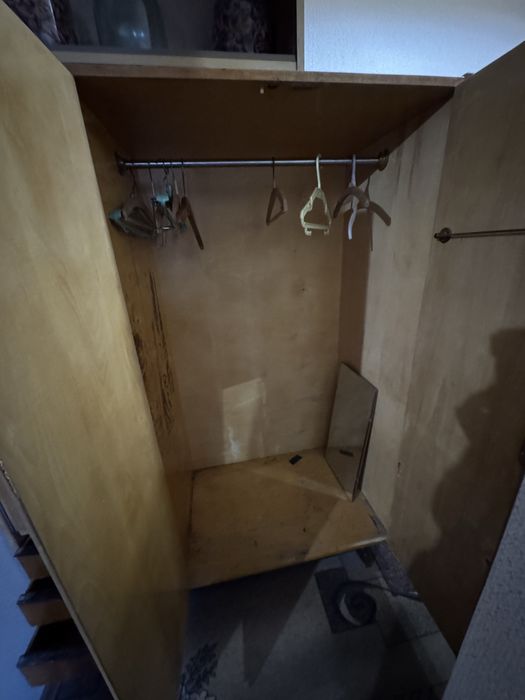 Віддам безкоштовно меблевий гарнітур. Самовивіз.