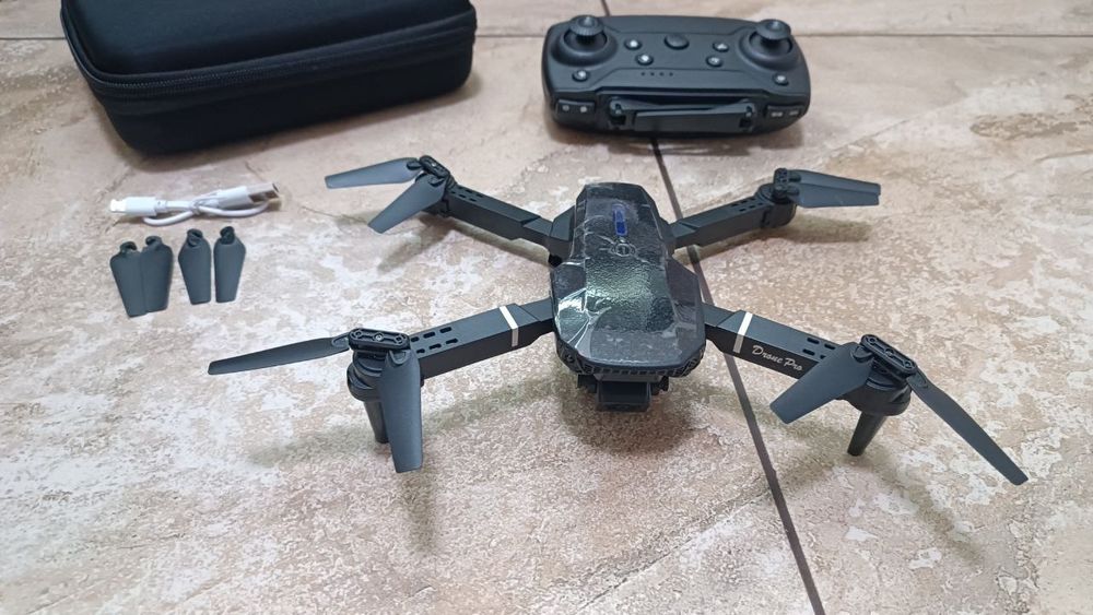 Квадрокоптеи Е99