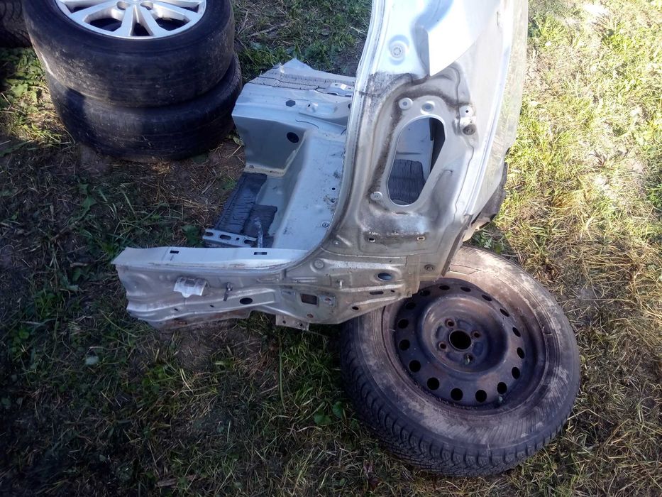 TOYOTA VERSO 09-18 BŁOTNIK ćwiartka prawy tył