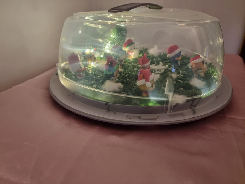 Figuras Disney em paisagem Natalicia c/ iluminaçao (natal presente)