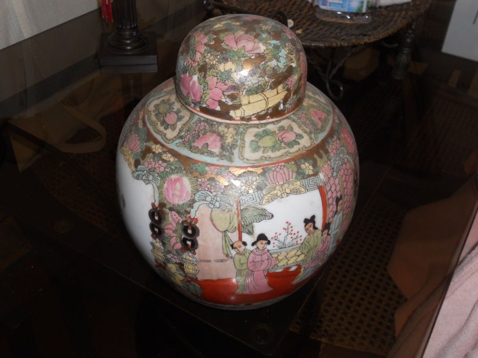Pote chinês em porcelana