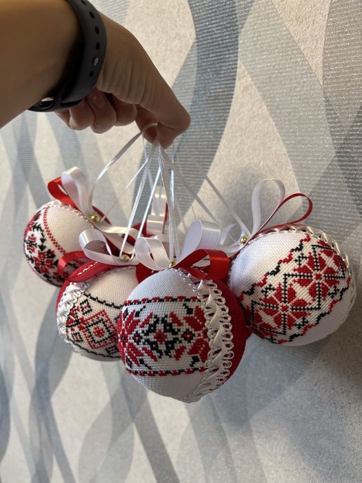 Вишиті новорічні іграшки / кулі з пінопласту