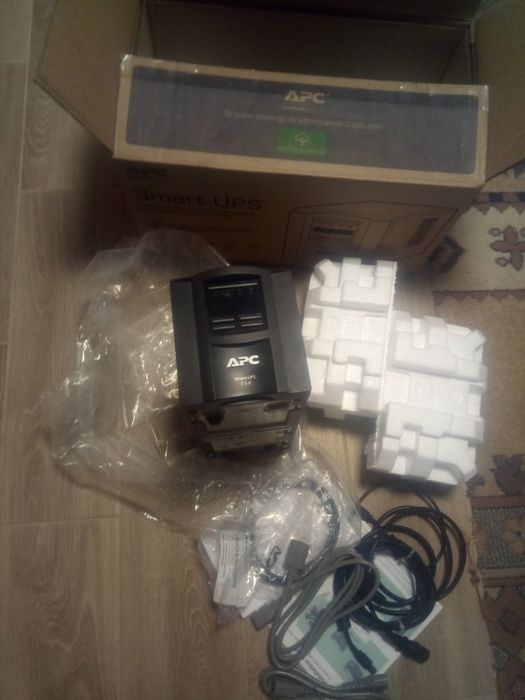 Безперебійники ДБЖ УПС APC Smart Ups 750 правильна синусоїда