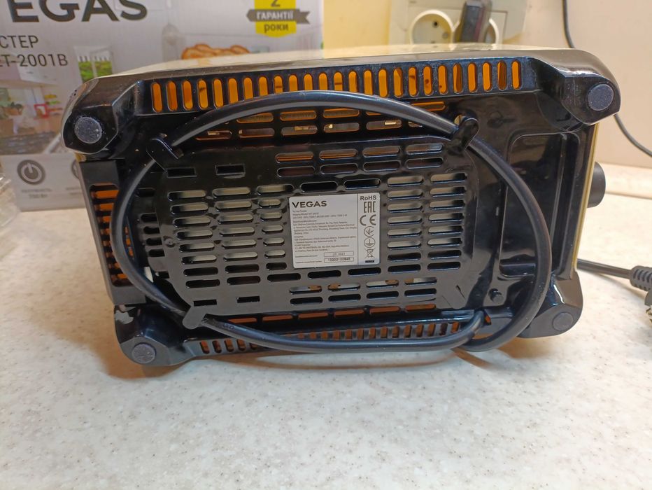 Тостер VEGAS  VET - 2001 B
