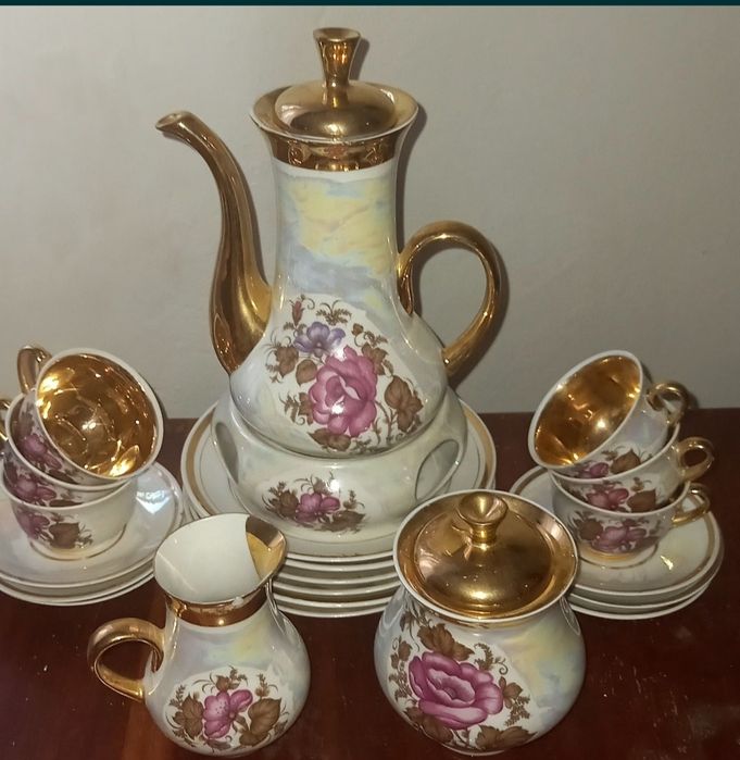 Сервізи фарфорні