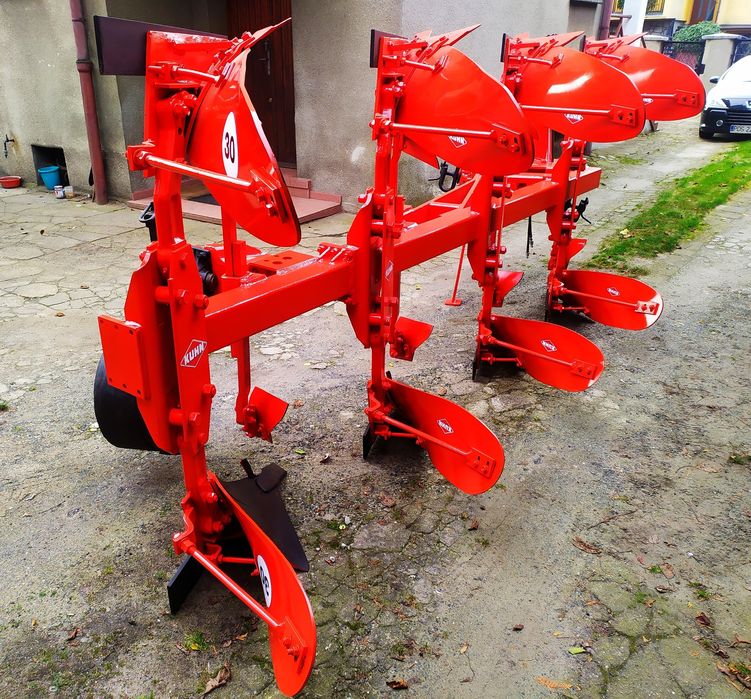 Pług Kuhn 4 skibowy obrotowy