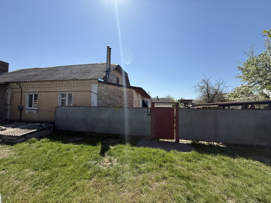 Продам 1/2 частину   Будинку вул Добровольців (р-н стрижень)