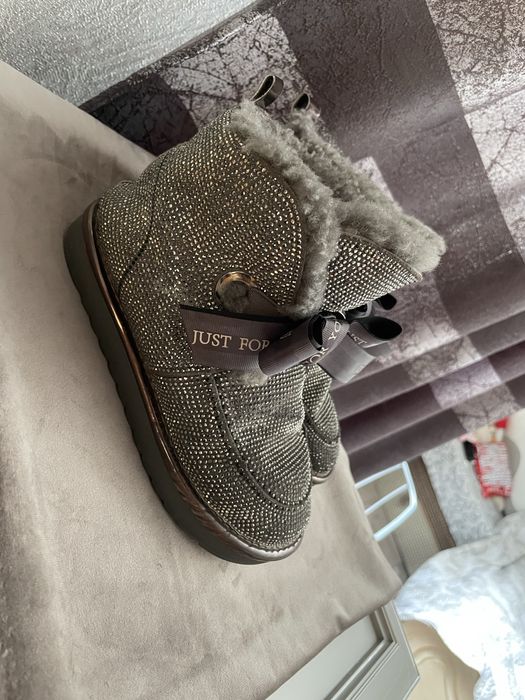 Уги , чобітки для дівчинки (натуральний мєх)