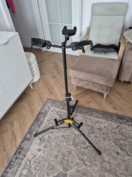 Hercules GS432B Plus statyw gitarowy na trzy gitary