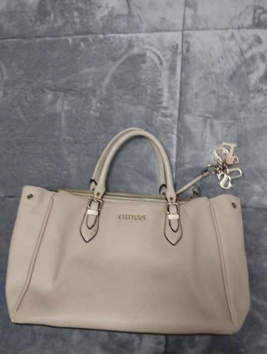 Mala Guess bege tiracolo