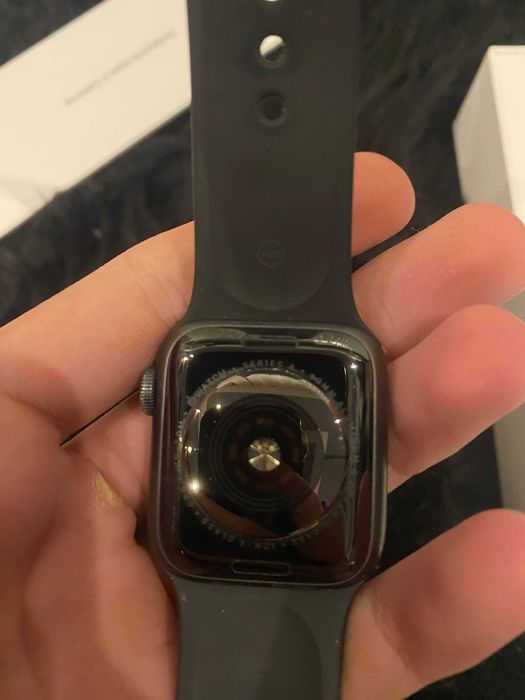 Apple Watch series 4 40mm Space Gray Aluminum Black sport Band (GPS)