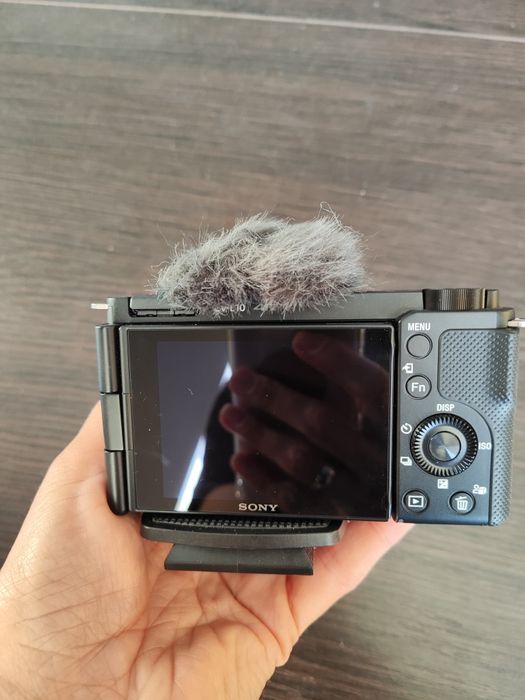 фотоапарат Sony ZV-E10 штатив у подарунок