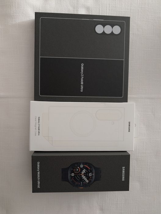 Samsung fold 8 ultra e Galaxy watch ultra 2 e extras