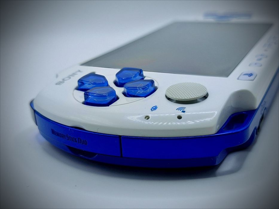 PSP 3000 White Blue