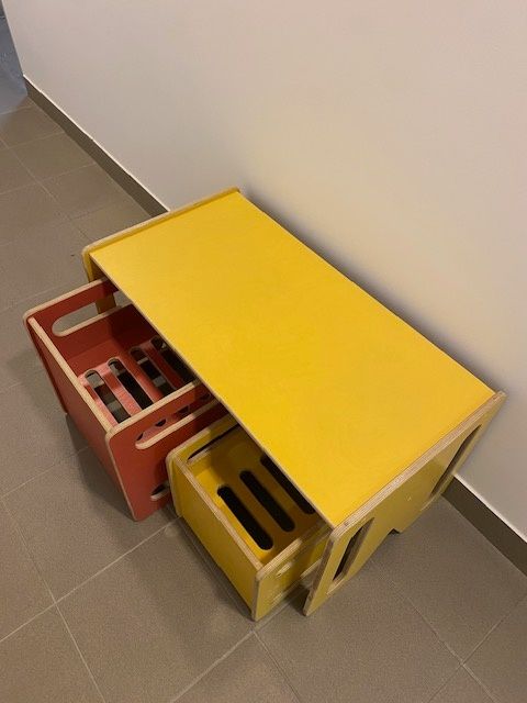Stolik i krzesełka dla dziecka