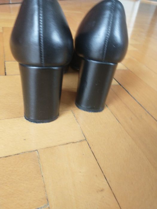 Czarne czółenka, rozmiar 38, Laura Messi