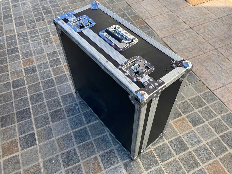 Behringer DJ Pro Flight Case with Foam Inserts Heavy Duty58 x 56 x 22 cm