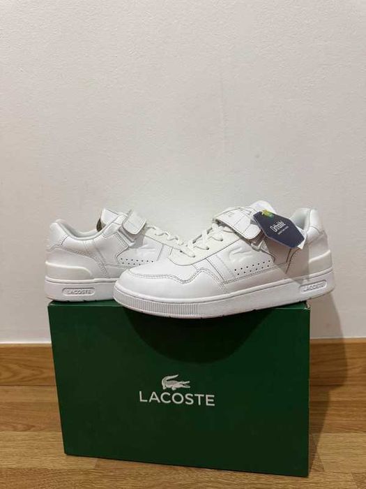 Sapatos lacoste brancos