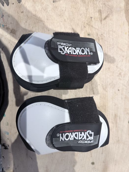 Ochraniacze tylne Eskadron Basic "Compact H" white
