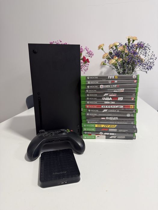 Xbox series X z grami i dyskiem 1TB