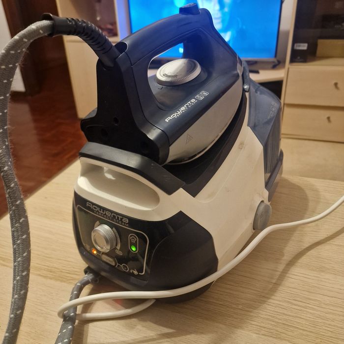 Ferro de engomar com caldeira ROWENTA PERFECT STEAM