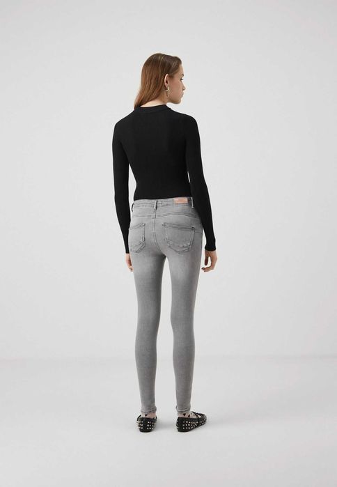 Spodnie damskie, jeansowe - ONLY - rozm. XL/32  (KO2341)