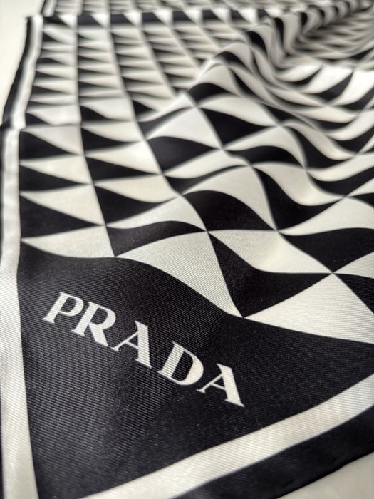 Apaszka / chusta Prada 90x90 – nowa bez metek