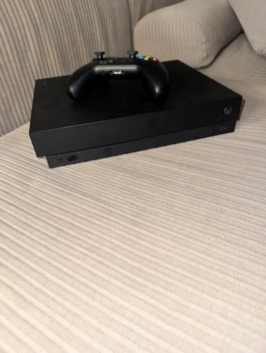 Xbox one x.     .