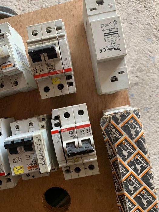 Circuit Breakers and Fuse Holders64740942488449121