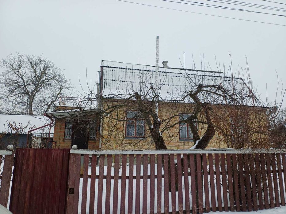 Продається 2-поверховий цегляний будинок м. Тараща