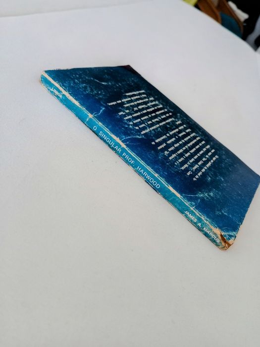 Livro - O Singular Prof Harwood