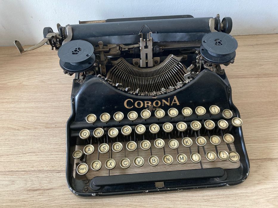 Máquina de escrever  **  Corona 4