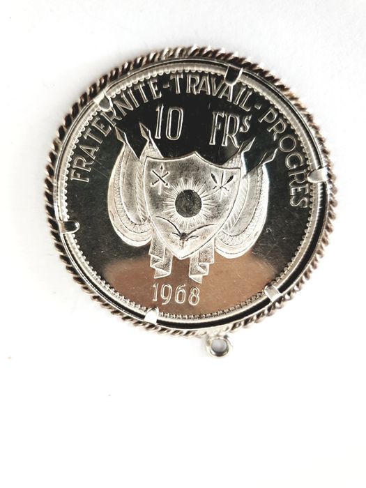 Pendente em prata com moeda Republique do Niger 10 frs 1968