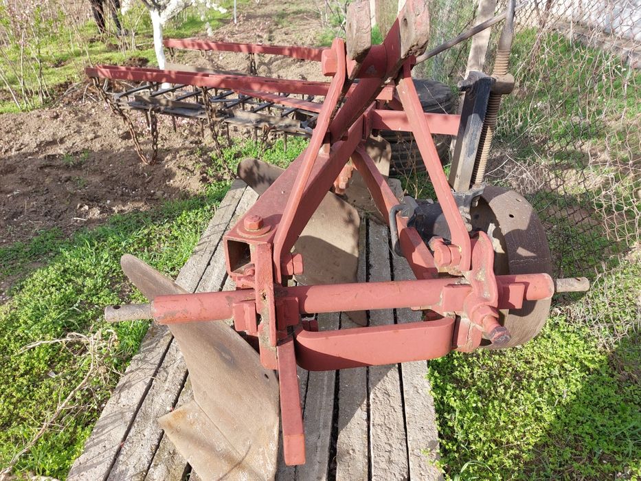 Продам советский плуг 3-35см
