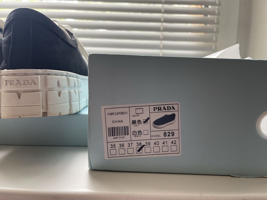 Кеды  черные Prada.