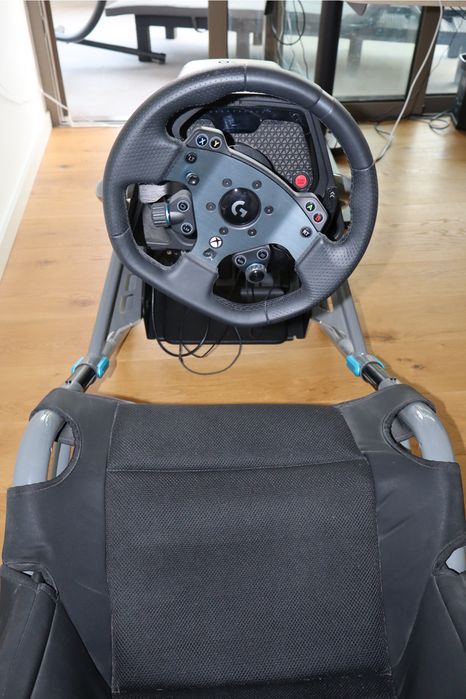 Kit Simulação de Corrida Logitech G PRO + Playseat Trophy