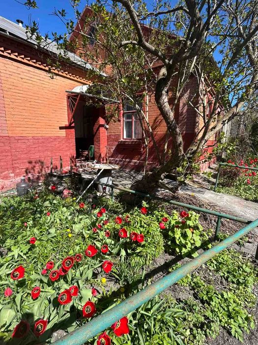 Продаж будинку.Цетр міста . Міські комунікації.Компенсаційні сертифікати розглядаємо.