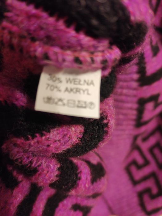 Gruby sweter we wzory oversize