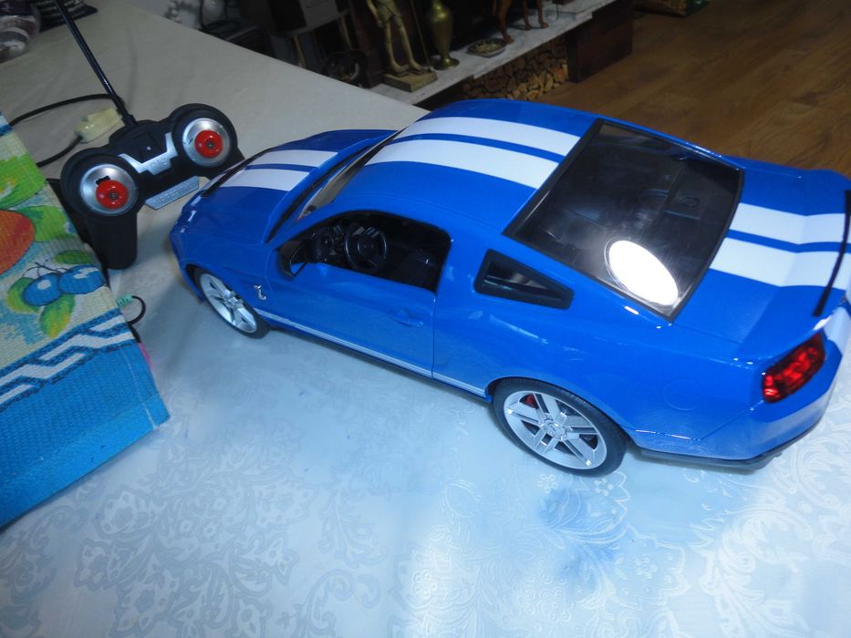 продам большую Ford Shelby GT-500 Vehicles на управлении