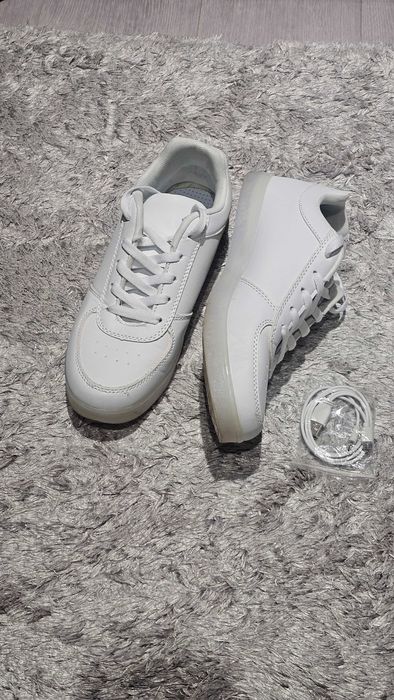 Sapatilhas Brancas com LED