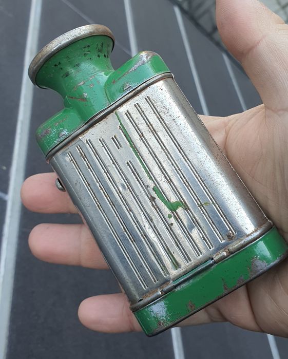 Stara latarka metalowa