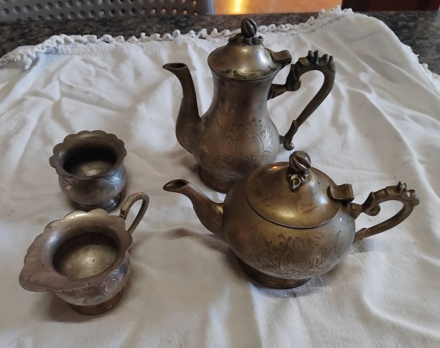 Conjunto de chá vintage em latão