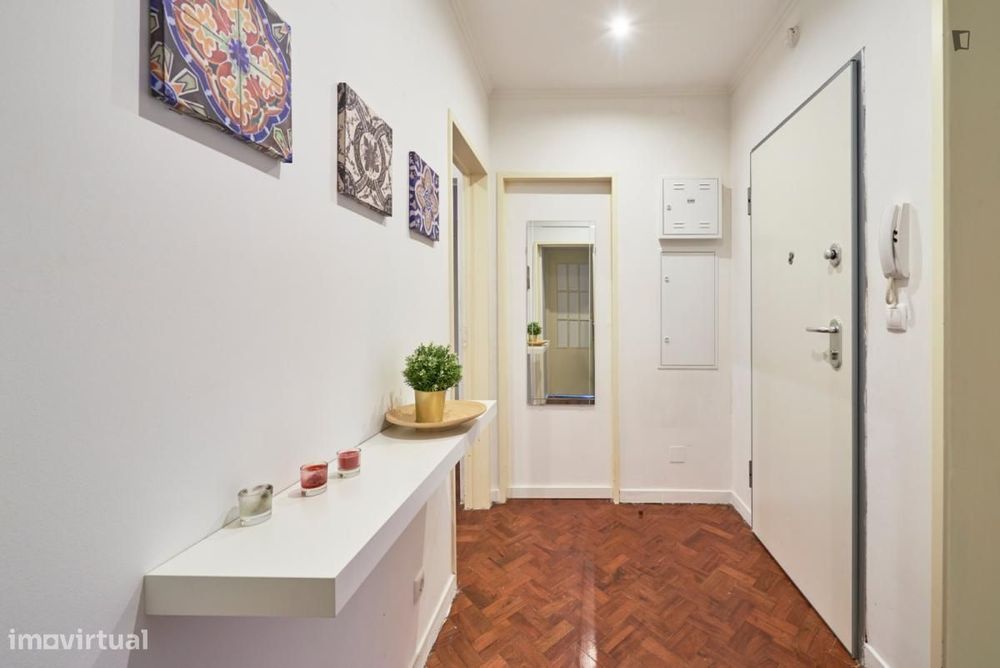 Quarto - localizado em Saldanha Lisbon